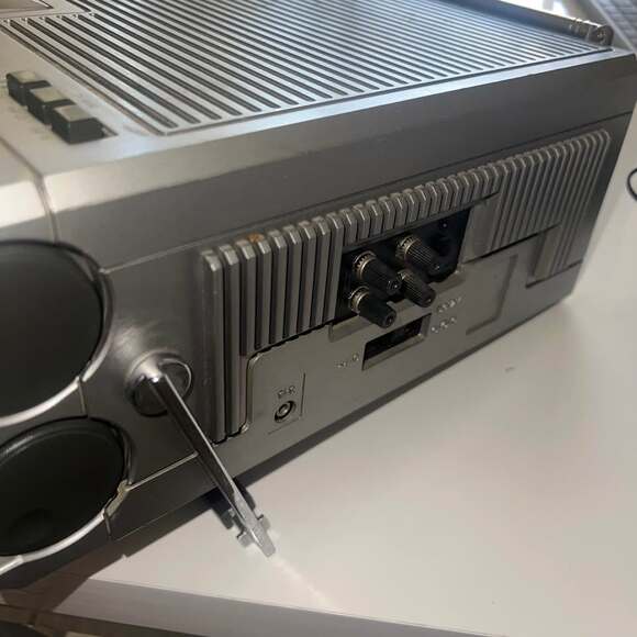 983 Emerson VR-30 Black and White TV AM/FM UHF VHF TESTED (E) - Picture 4 of 7